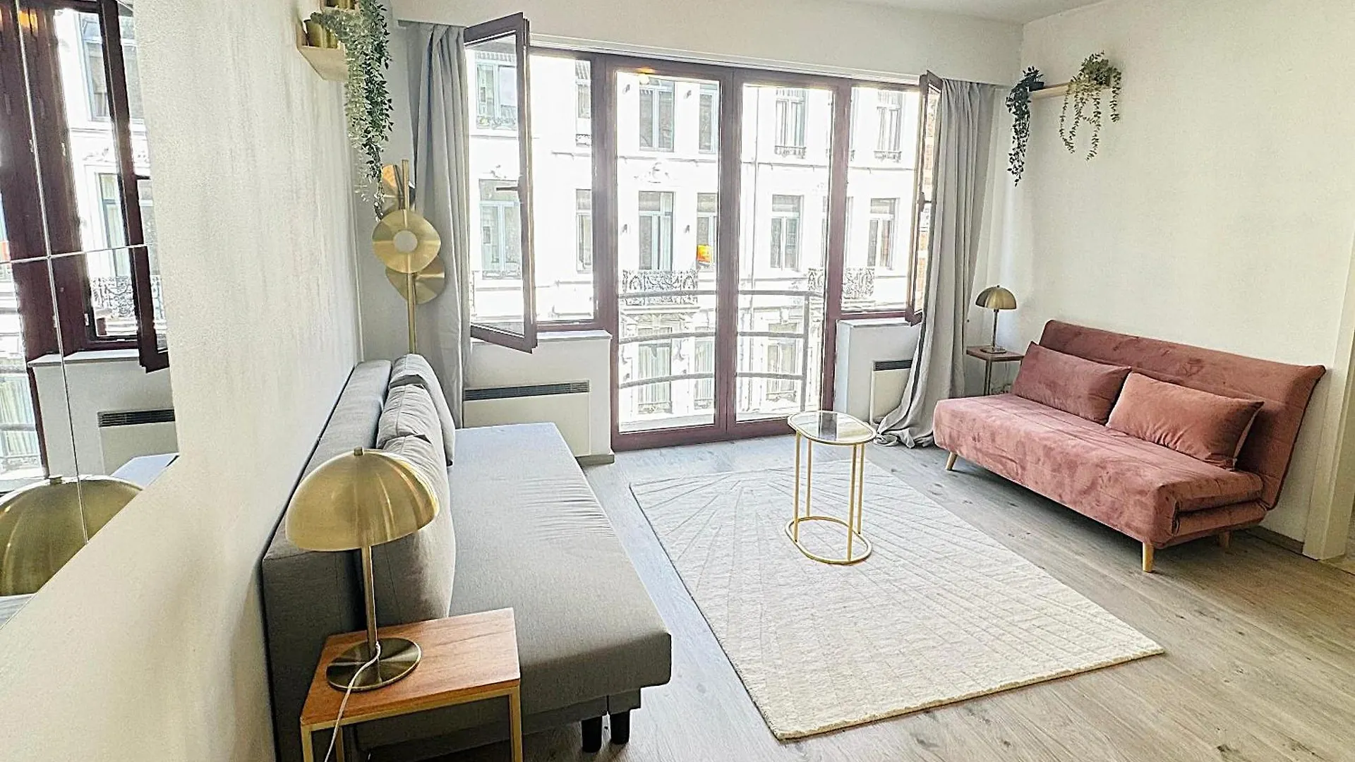 Bright And Central Antwerp Apartments