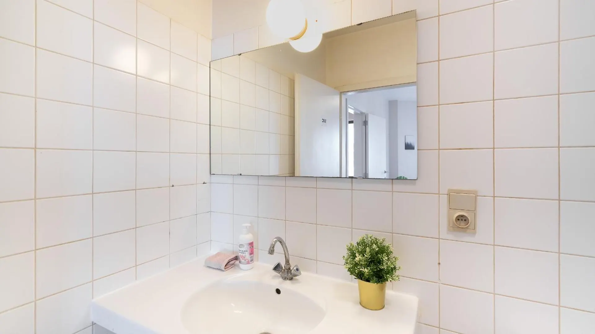 Bright And Central Antwerp Apartments