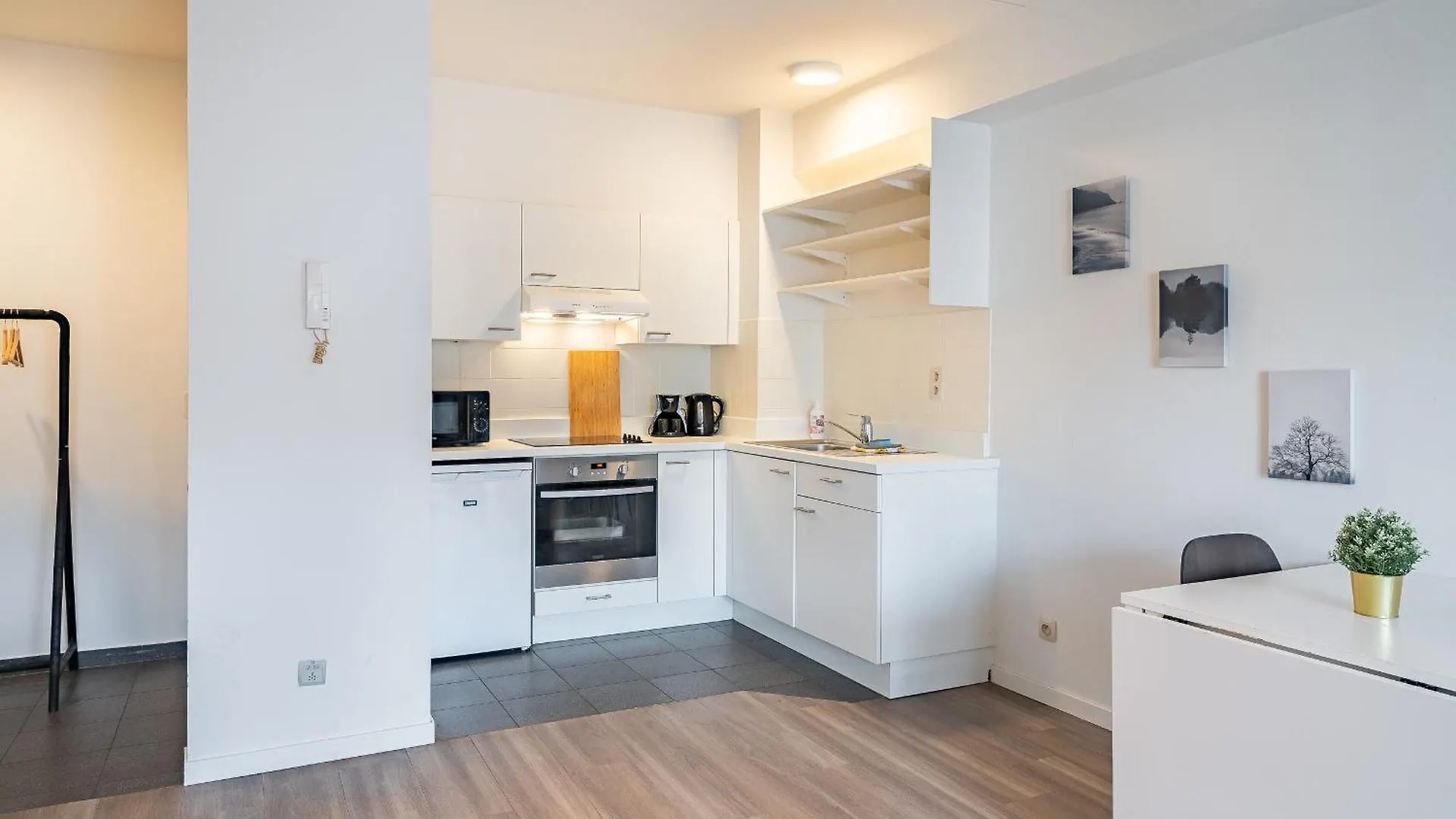Bright And Central Antwerp Apartments